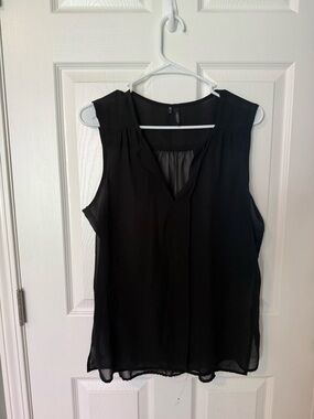 Maurice’s Black Sleeveless V-Neck Women’s Blouse